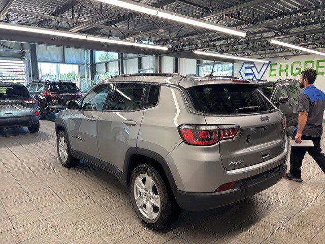 2022 Jeep Compass Latitude photo 4