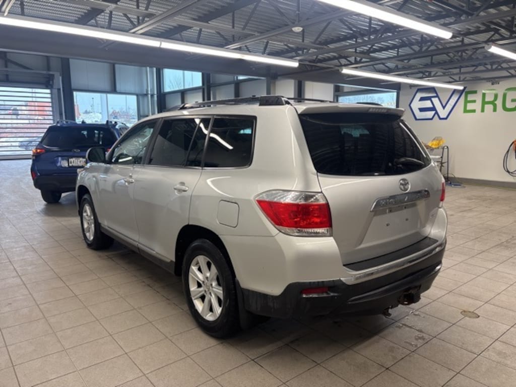 Used 2011 Toyota Highlander SE SUV