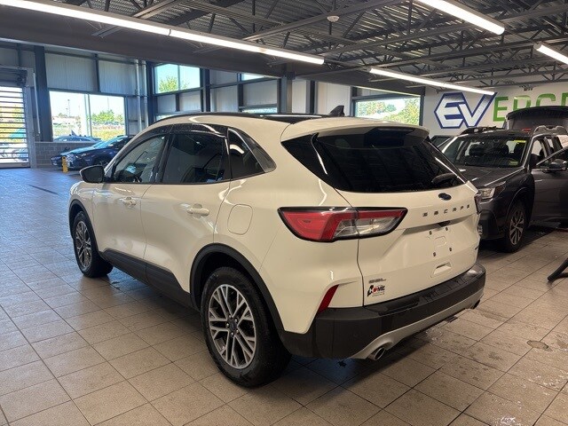 2020 Ford Escape SEL photo 4