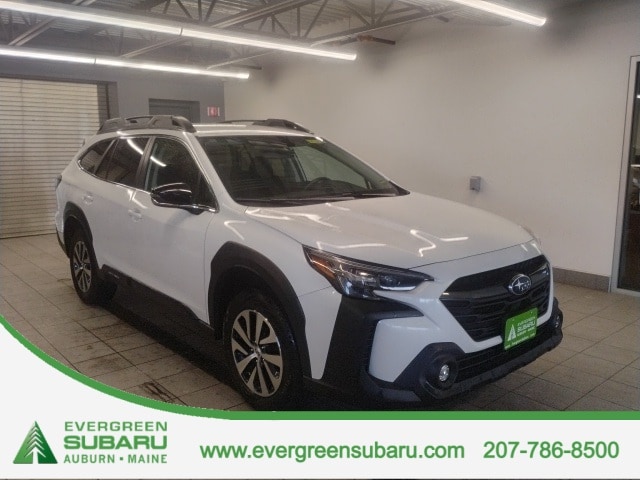 2024 Subaru Outback Premium's photo