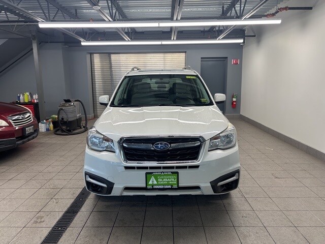 2017 Subaru Forester 2.5i Premium photo 2