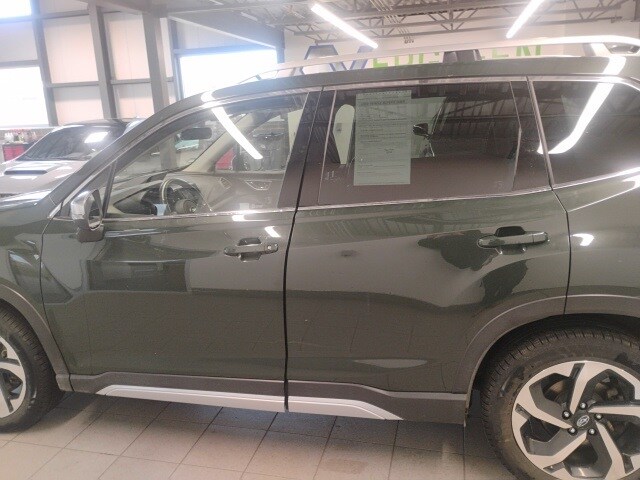 2023 Subaru Forester Touring photo 4