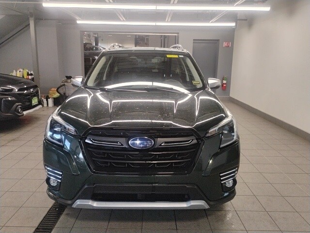 2023 Subaru Forester Touring photo 2