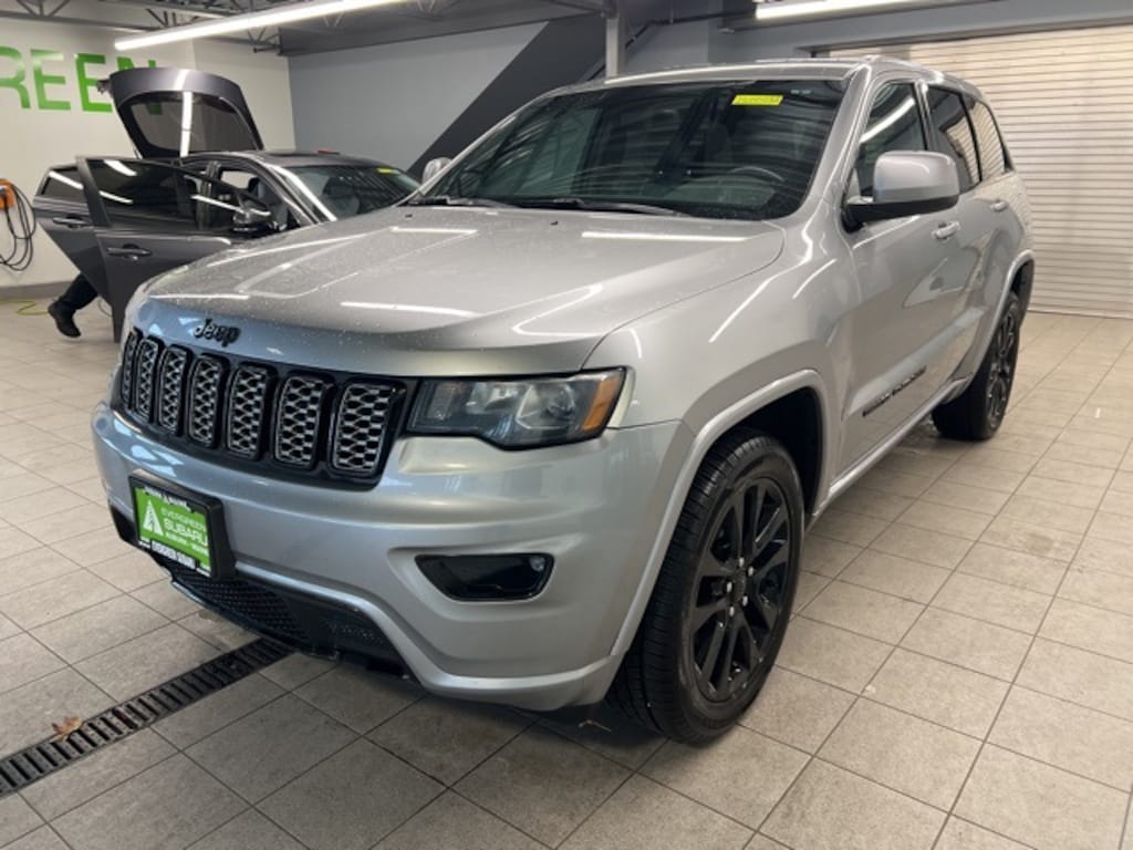 Used 2017 Jeep Grand Cherokee Altitude SUV