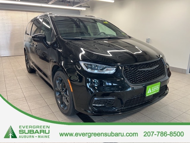 2024 Chrysler Pacifica Limited's photo