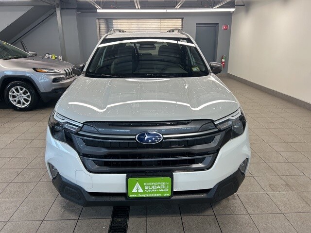2025 Subaru Forester Premium photo 2