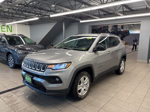2022 Jeep Compass Latitude photo 3