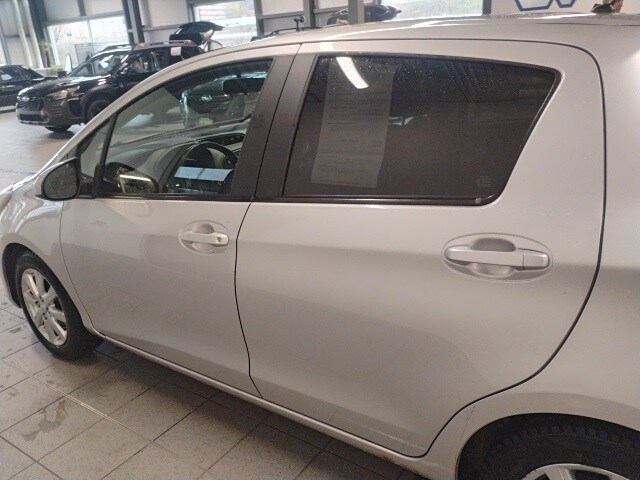 2015 Toyota Yaris LE photo 4