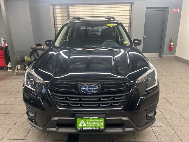 2023 Subaru Forester Premium photo 2
