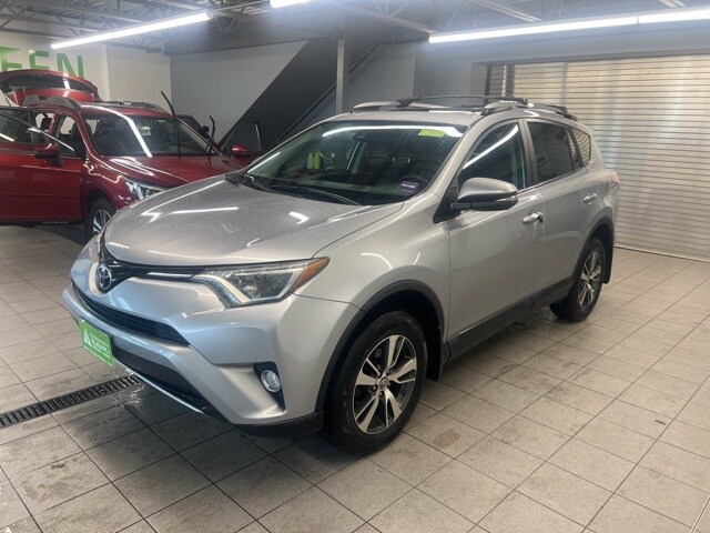 2017 Toyota RAV4 XLE photo 3
