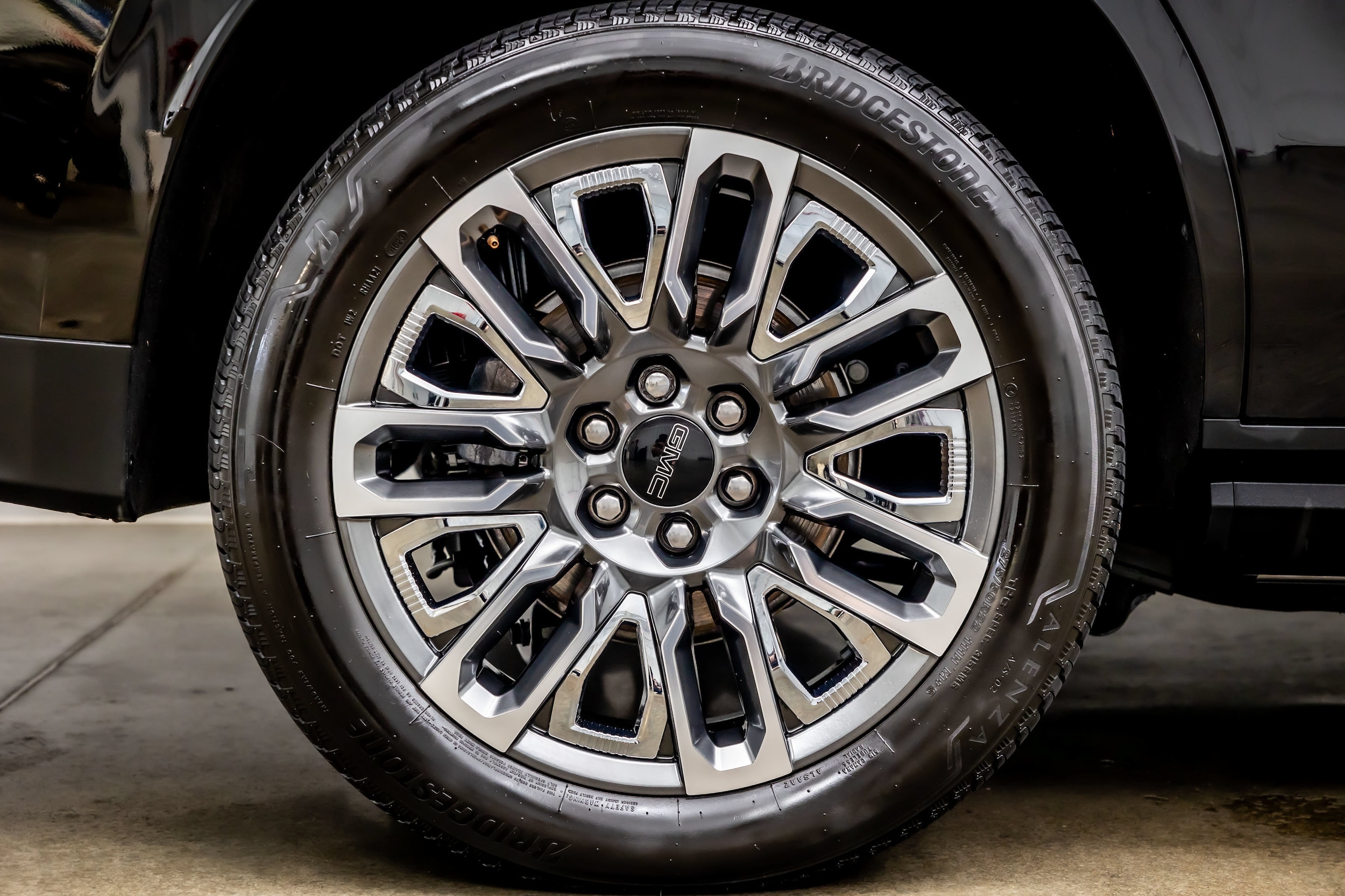 2024 GMC Yukon Denali Ultimate - Photo 39