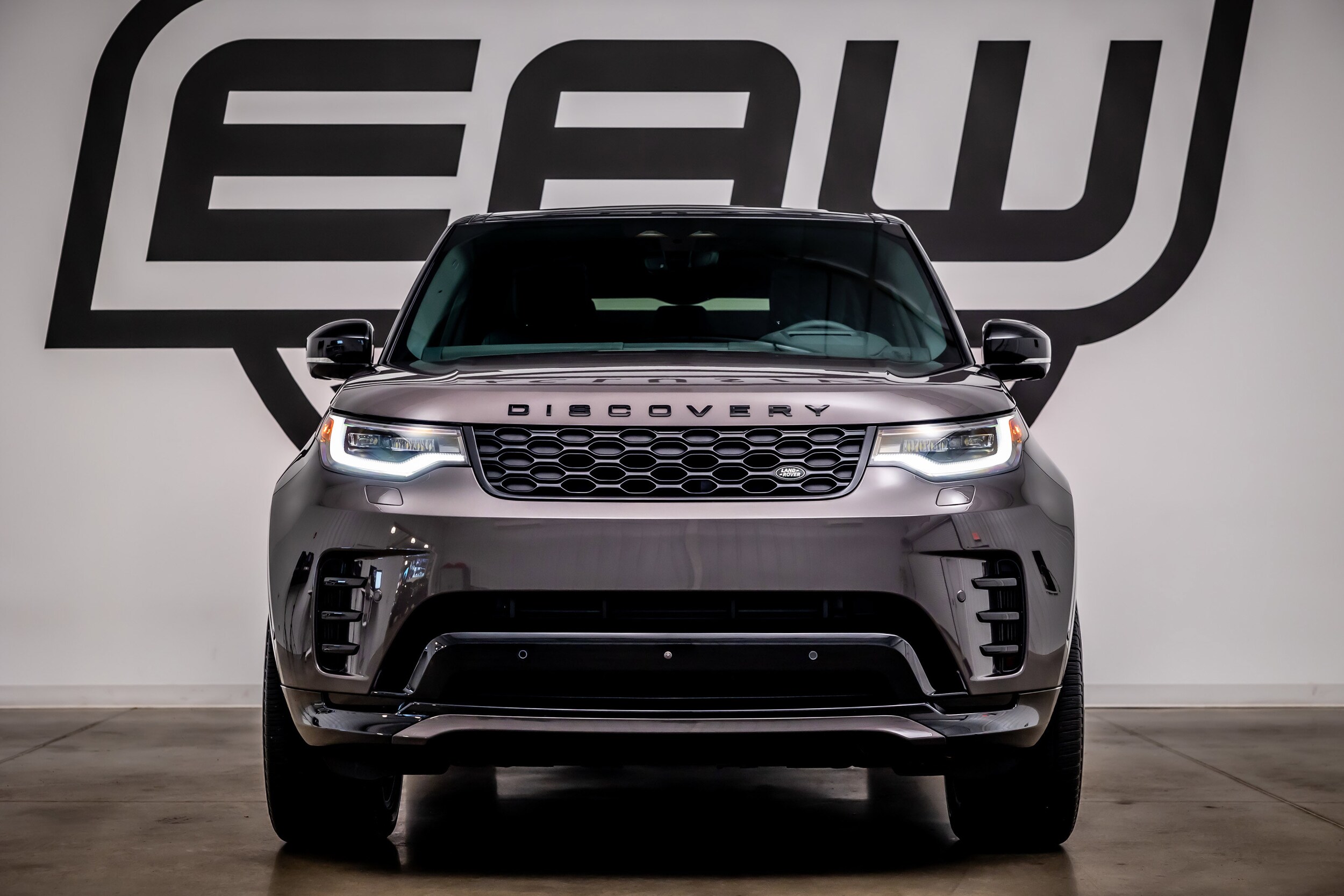 2024 Land Rover Discovery SE photo 3