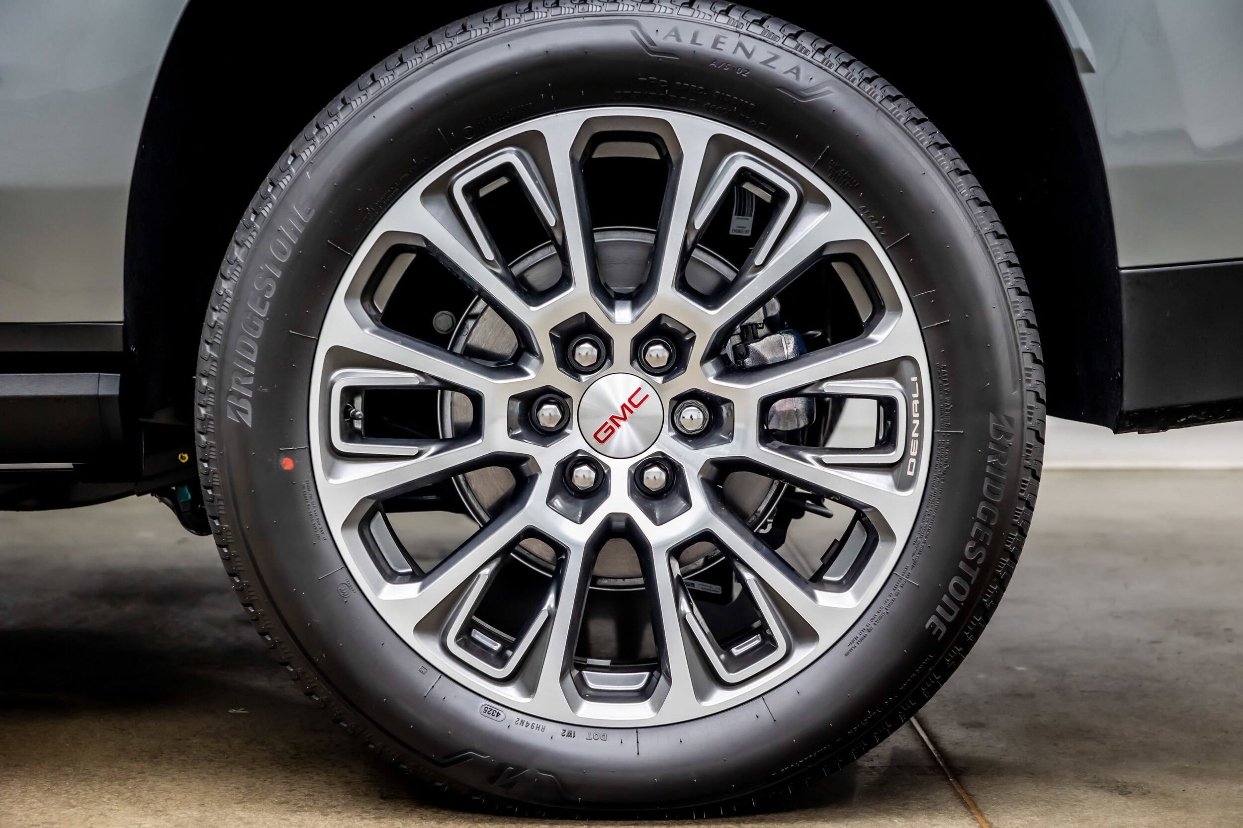 2026 GMC Yukon XL Denali - Photo 36
