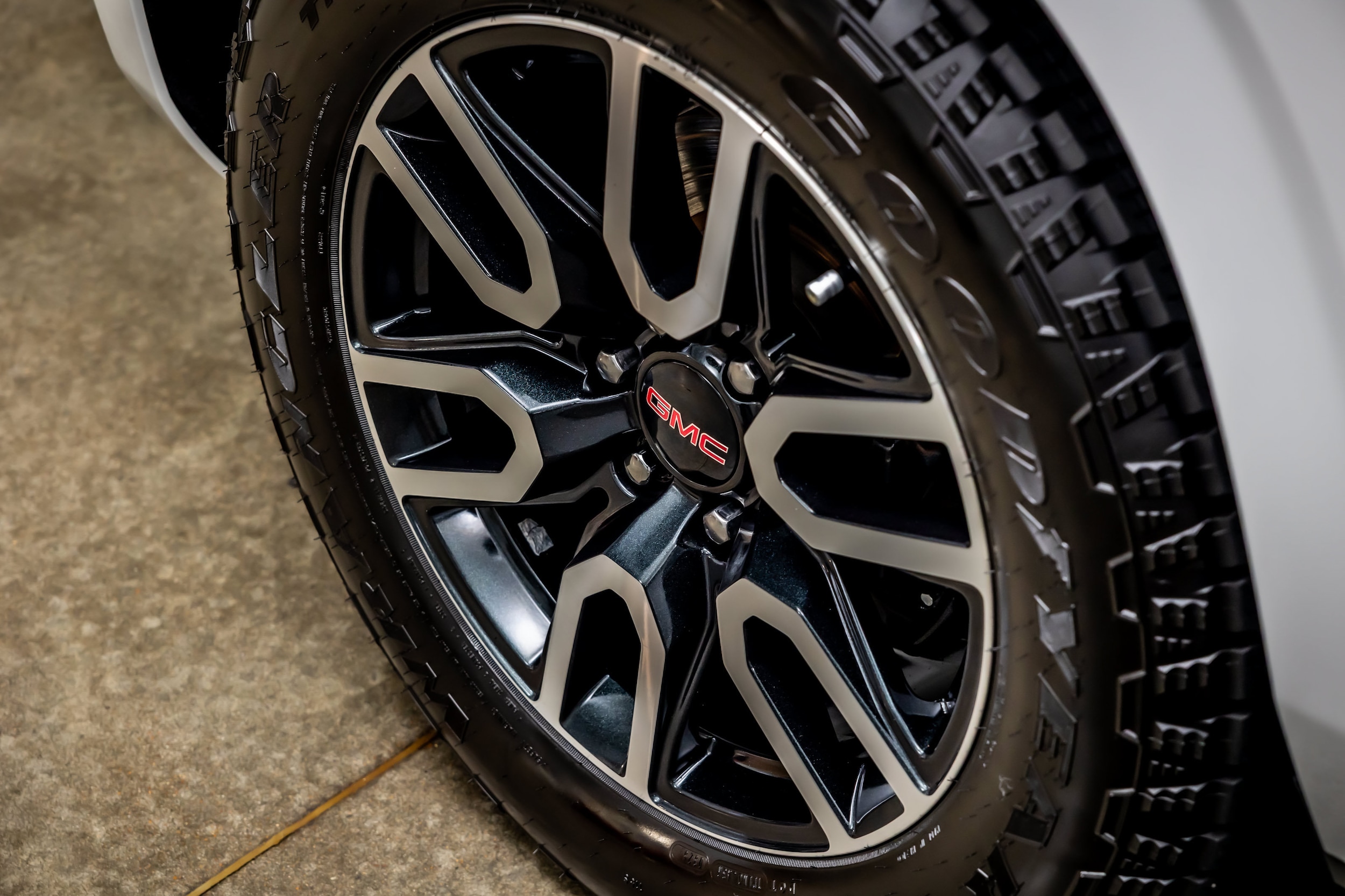 2023 GMC Yukon XL AT4 - Photo 17