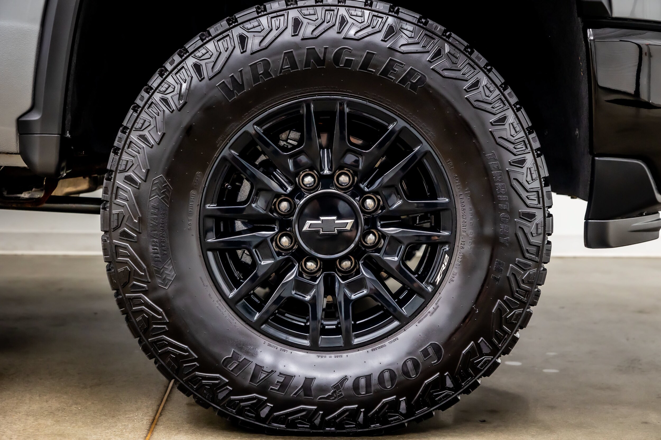 2025 Chevrolet Silverado 2500HD ZR2 - Photo 40
