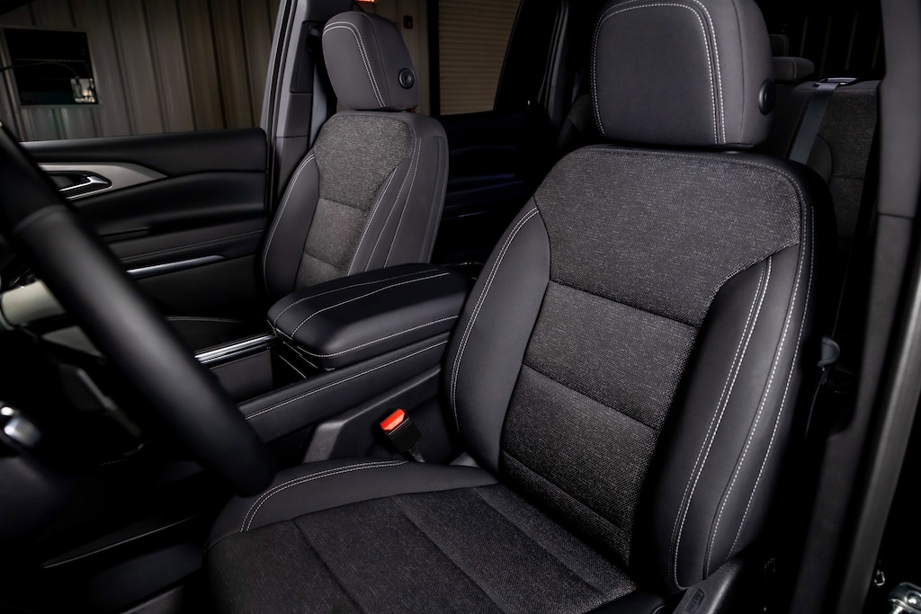 Used 2025 Chevrolet Traverse FWD LT SUV