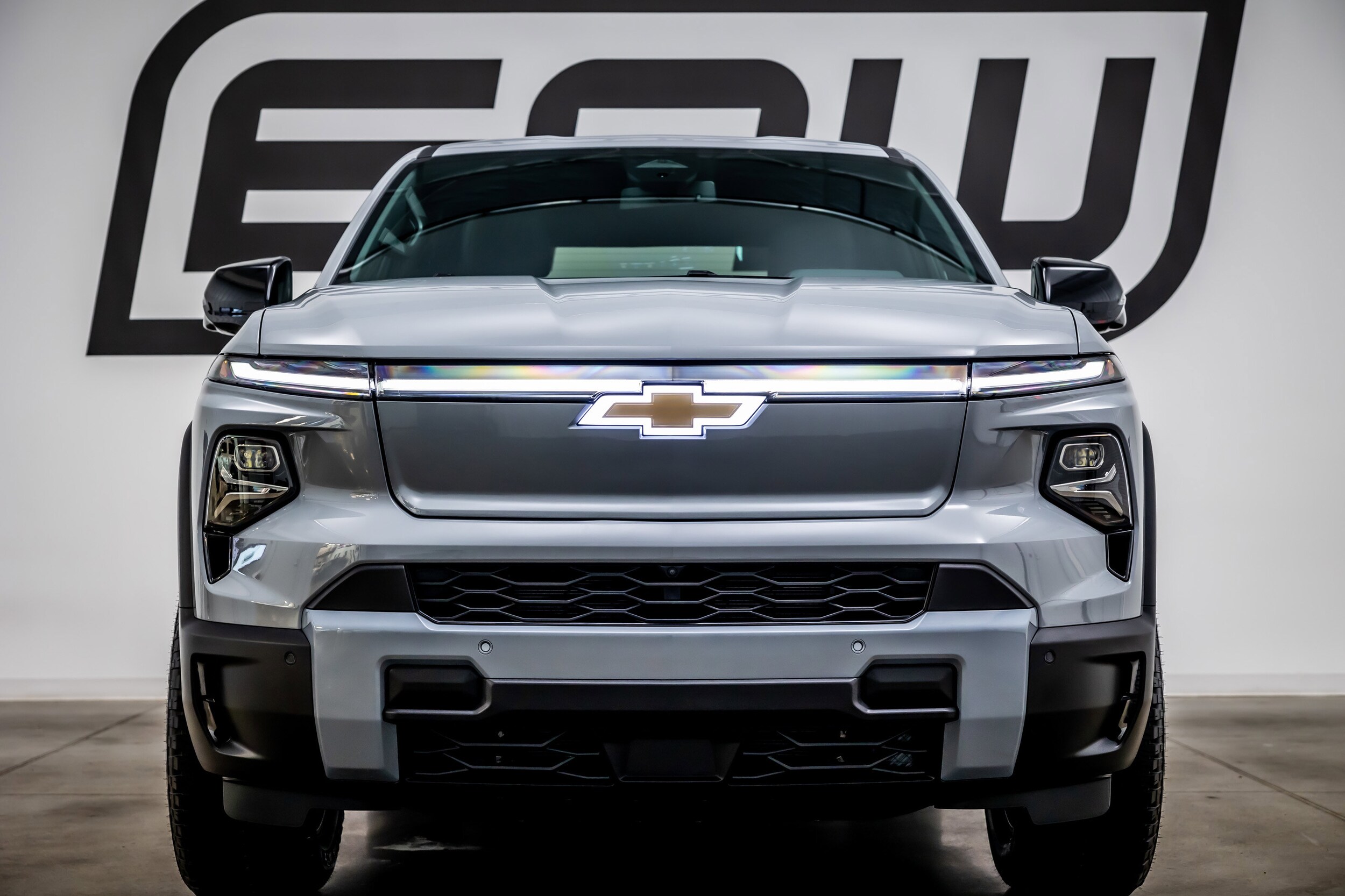2025 Chevrolet Silverado EV LT photo 3