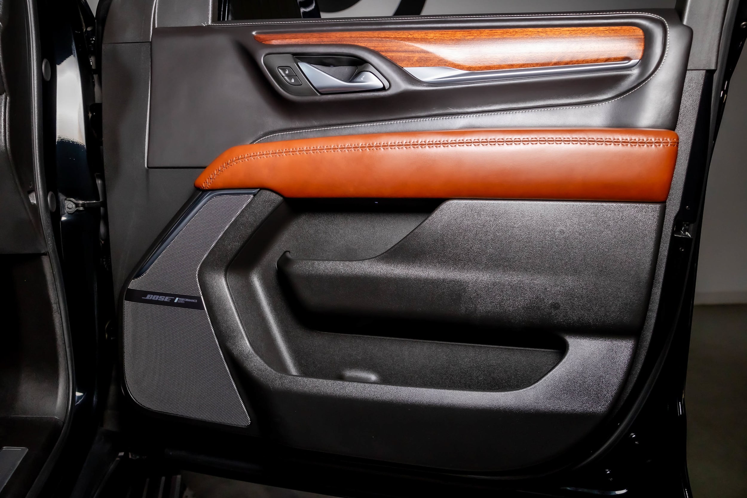 2024 GMC Yukon Denali Ultimate - Photo 44