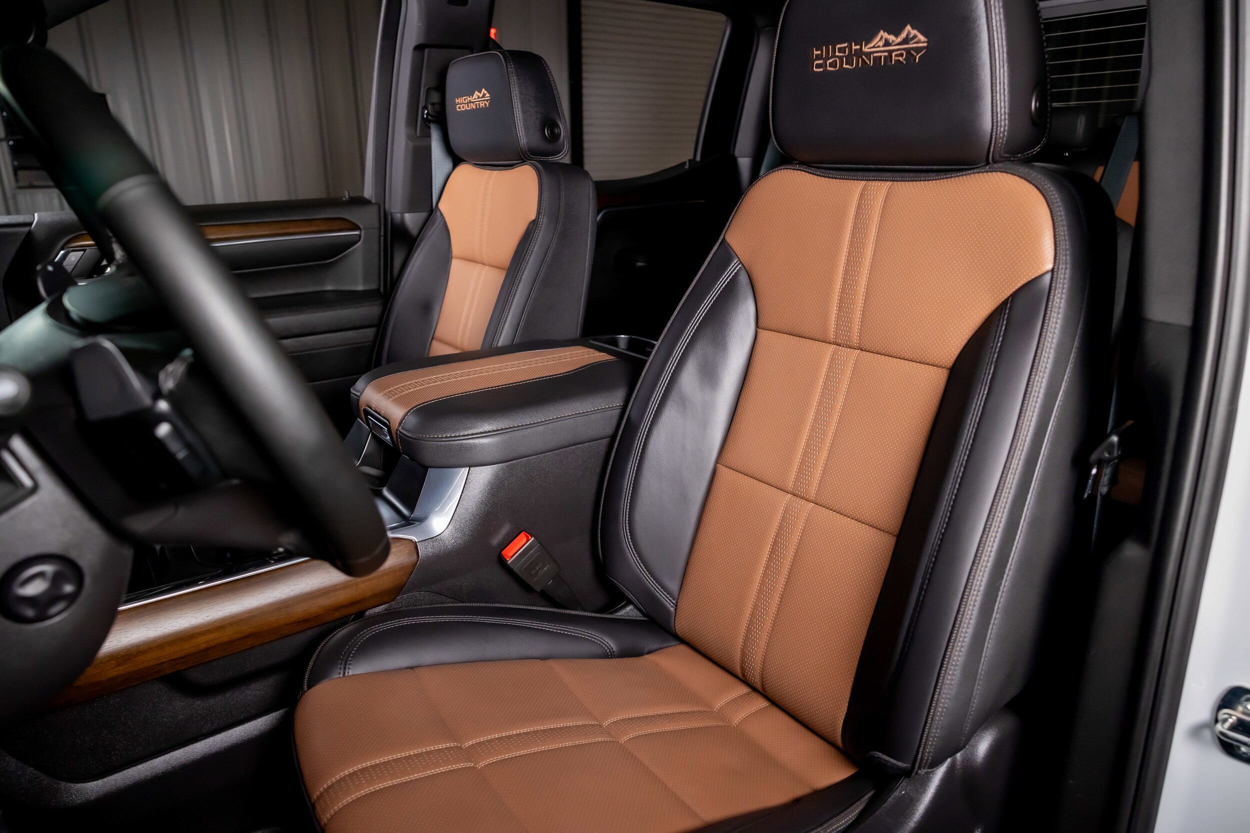 2024 Chevrolet Silverado 1500 High Country photo 2