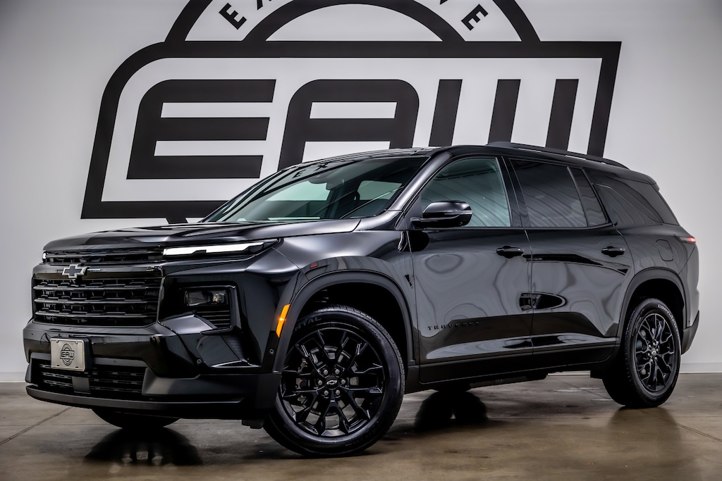 Used 2025 Chevrolet Traverse FWD LT SUV