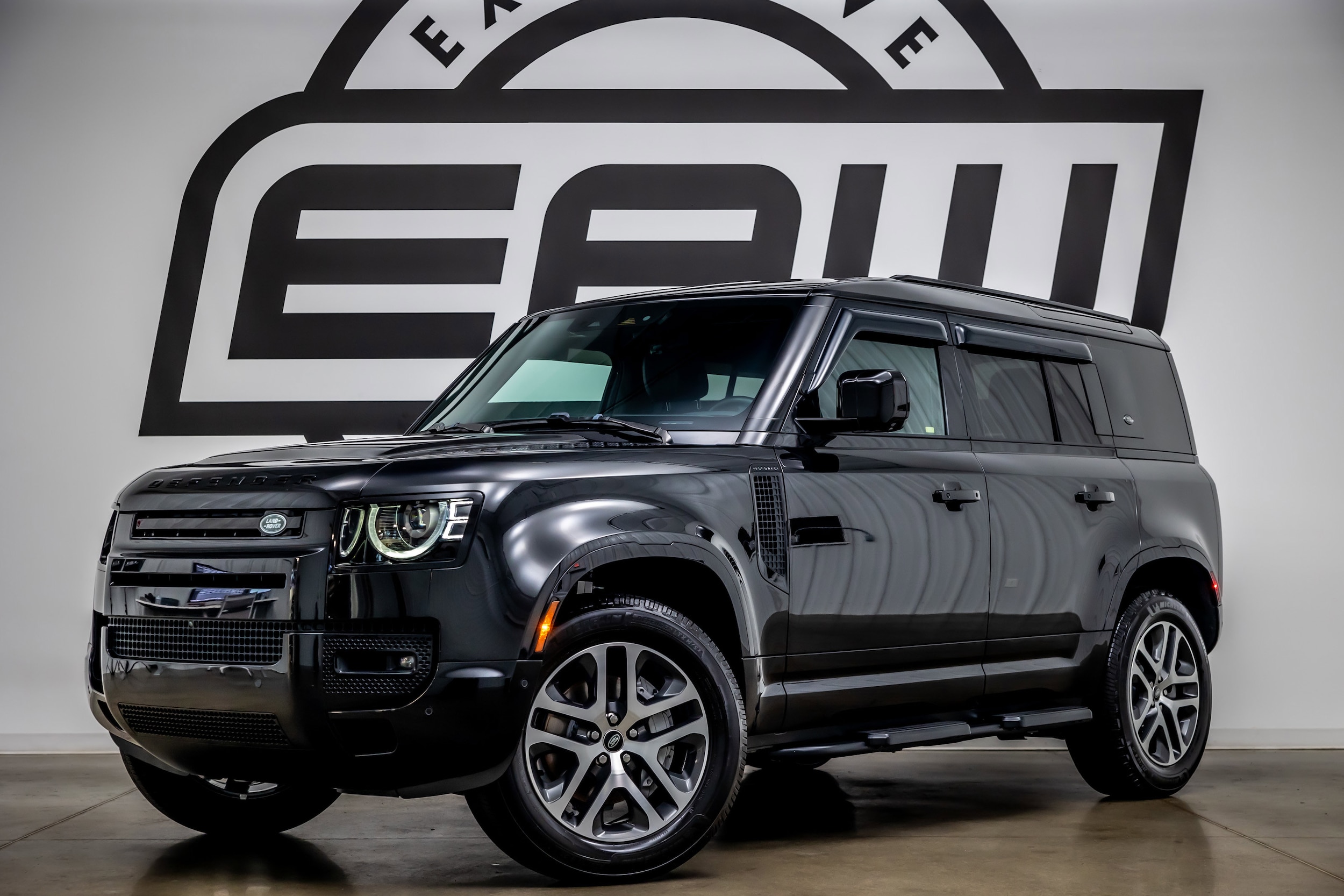2024 Land Rover Defender 110 X-Dynamic SE P400's photo