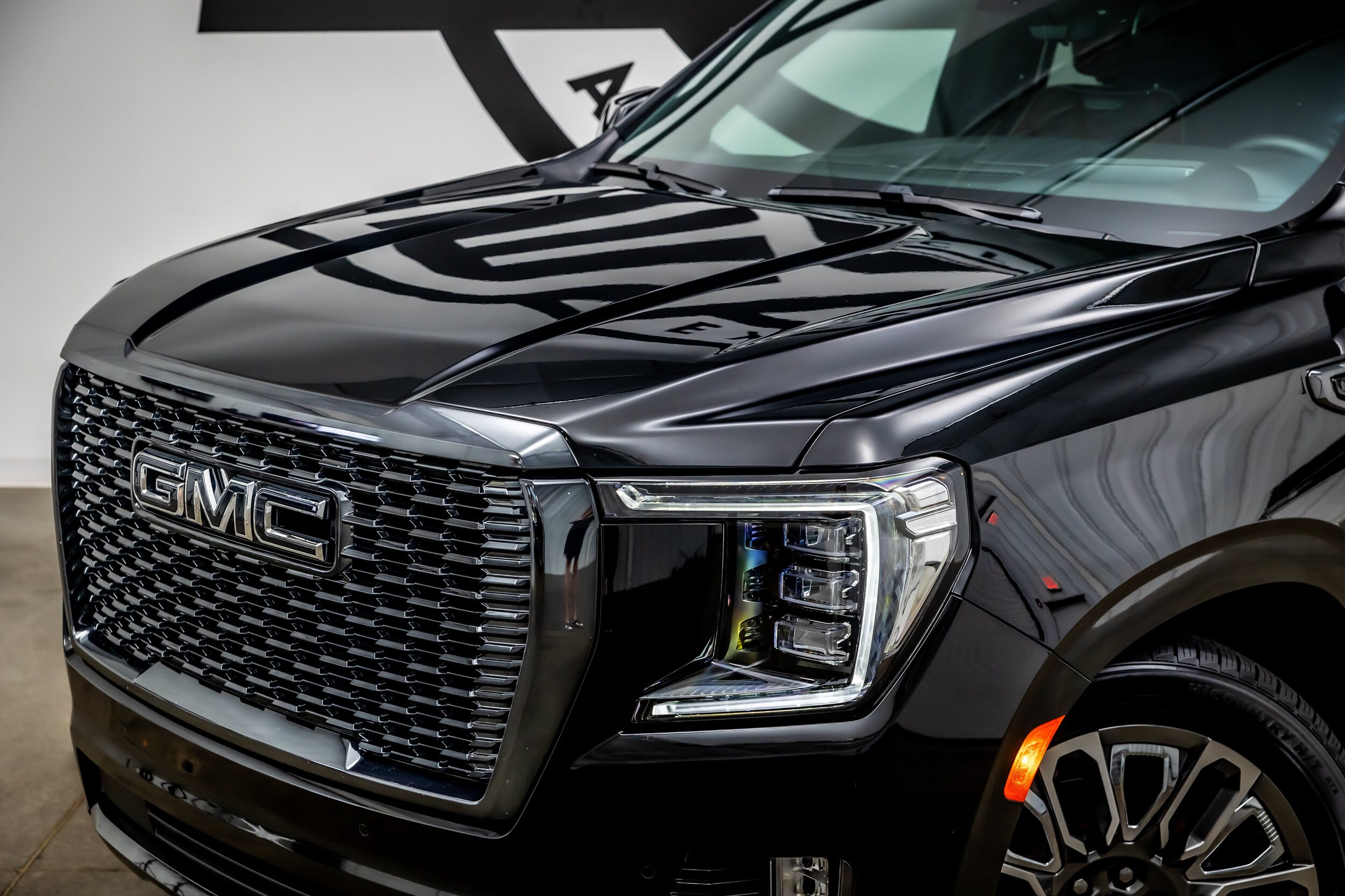 2024 GMC Yukon Denali Ultimate - Photo 21