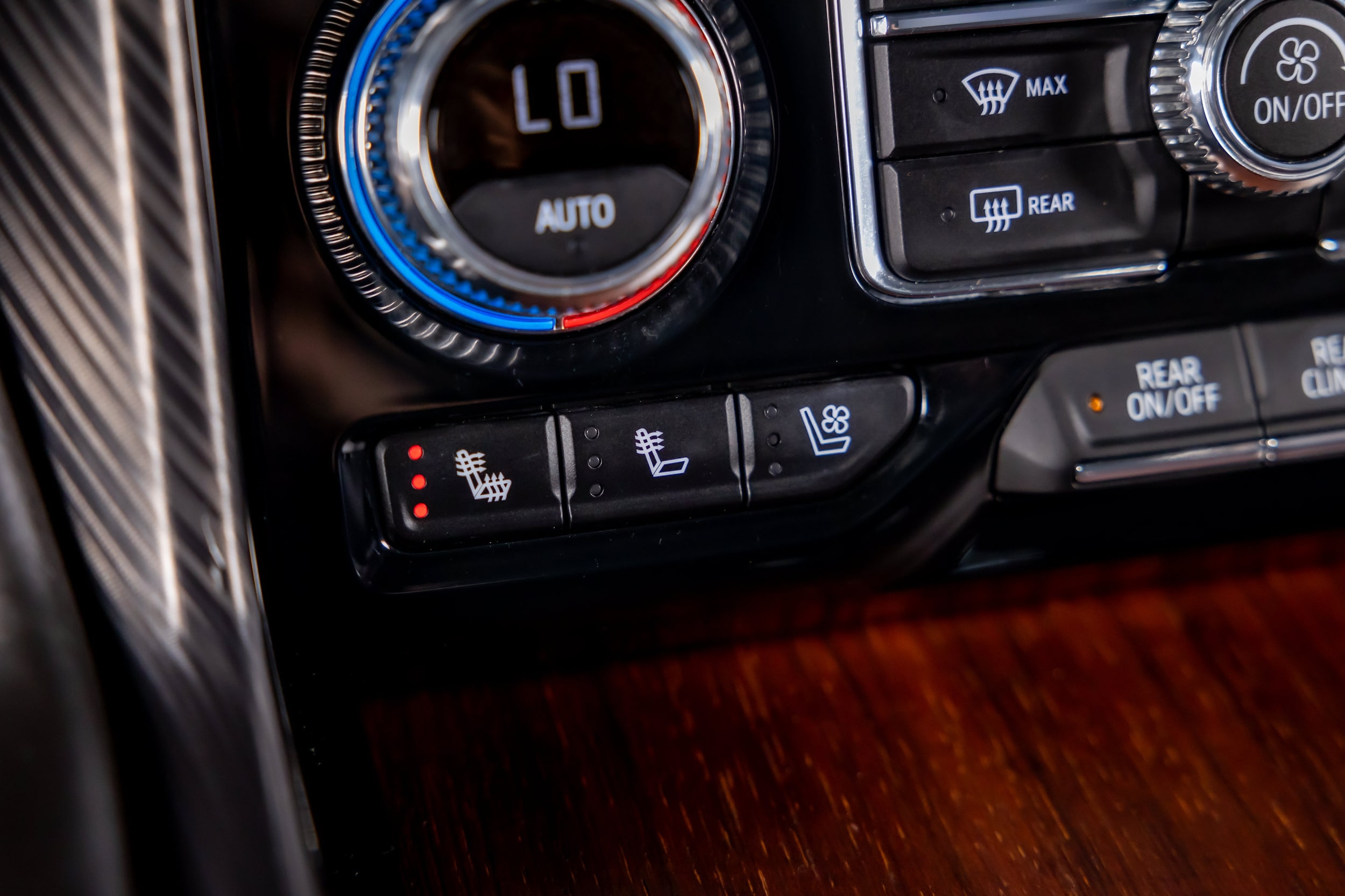 2024 GMC Yukon Denali Ultimate - Photo 16