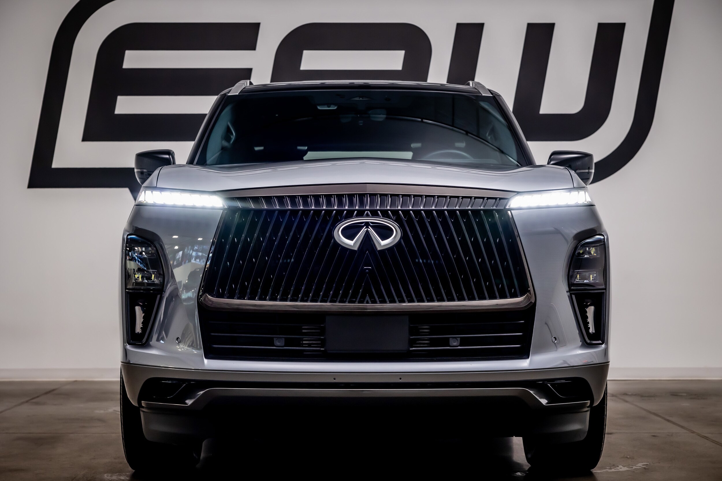 2025 Infiniti QX80 photo 3