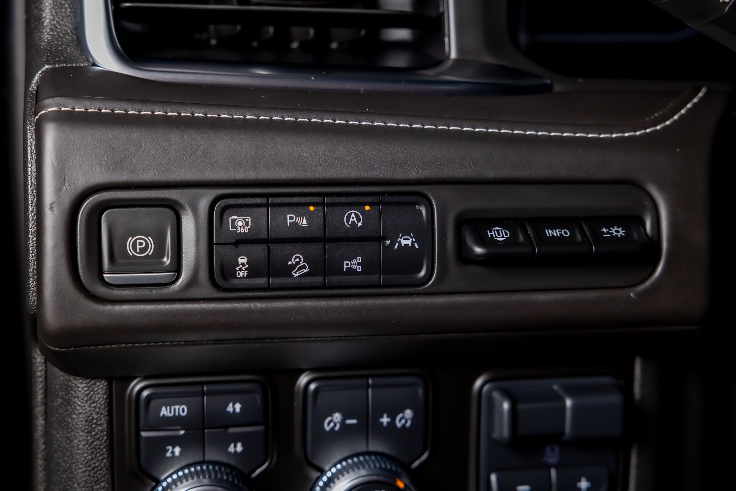 2024 GMC Yukon Denali Ultimate - Photo 50