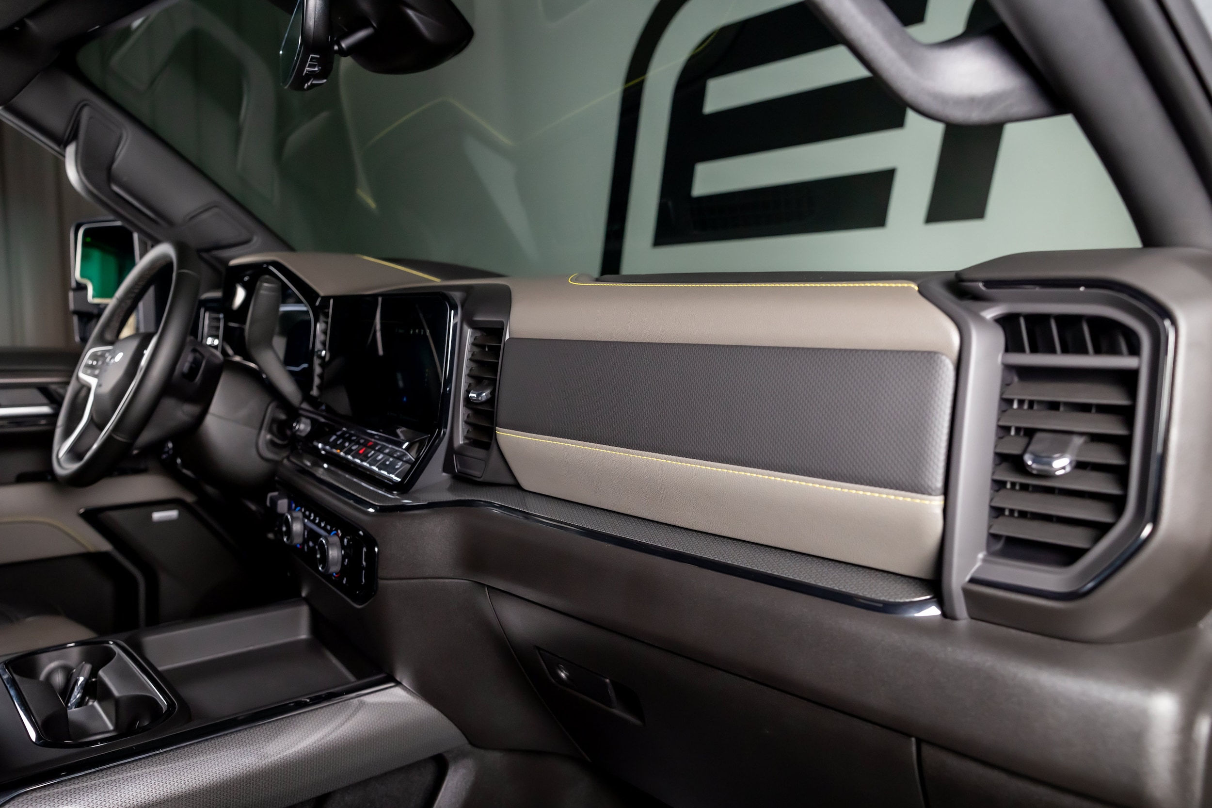 2025 Chevrolet Silverado 2500HD ZR2 - Photo 22