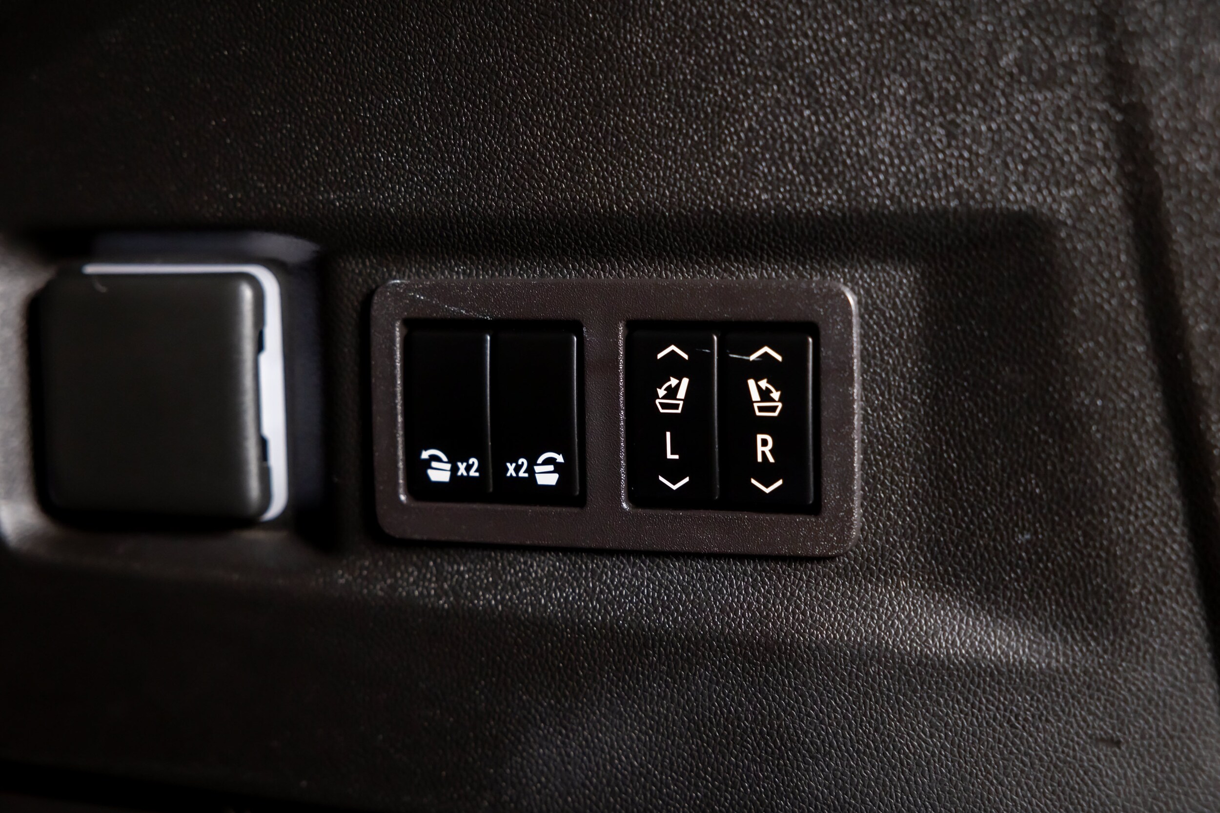 2024 GMC Yukon Denali Ultimate - Photo 41