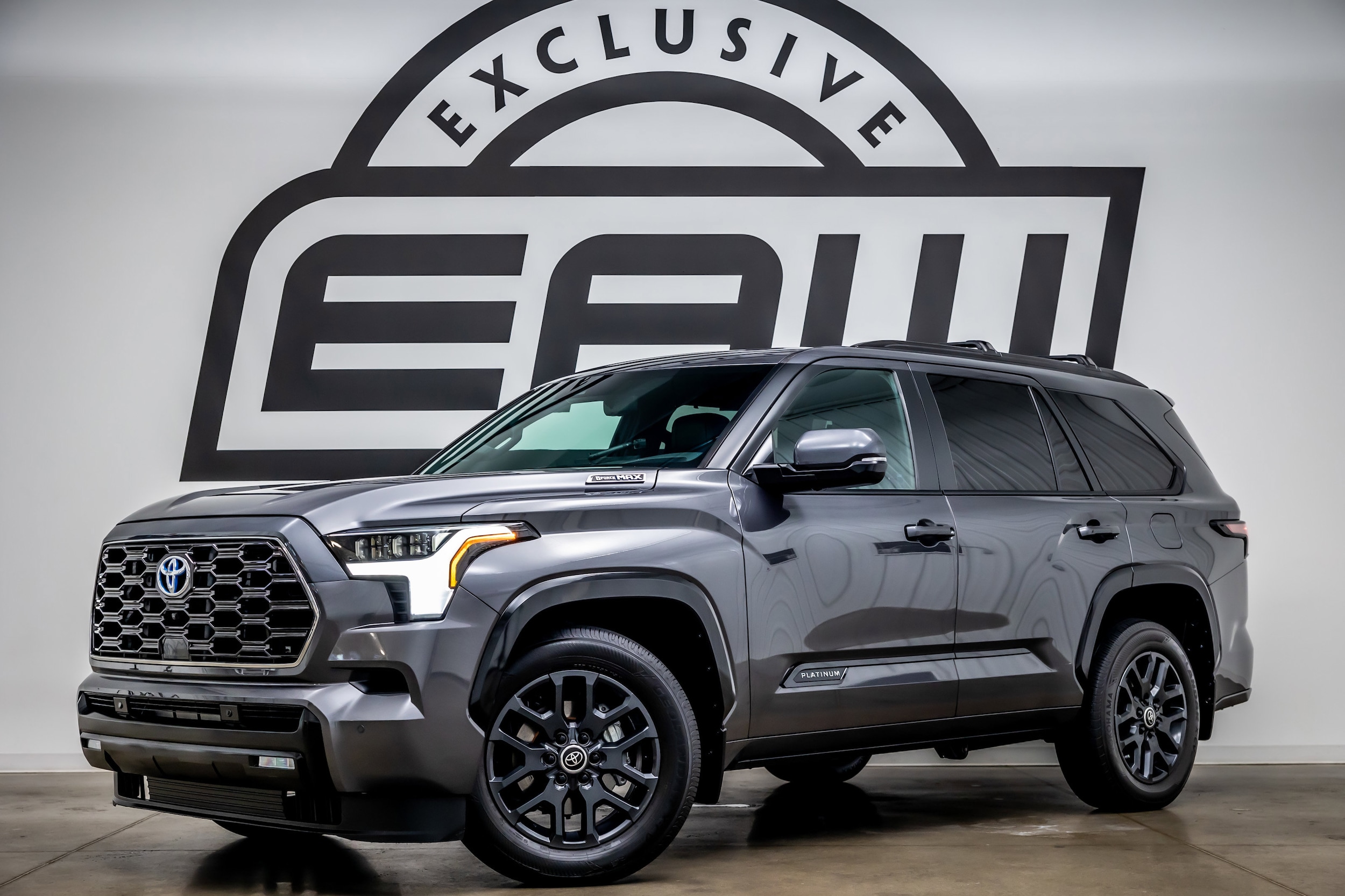 2024 Toyota Sequoia Platinum's photo