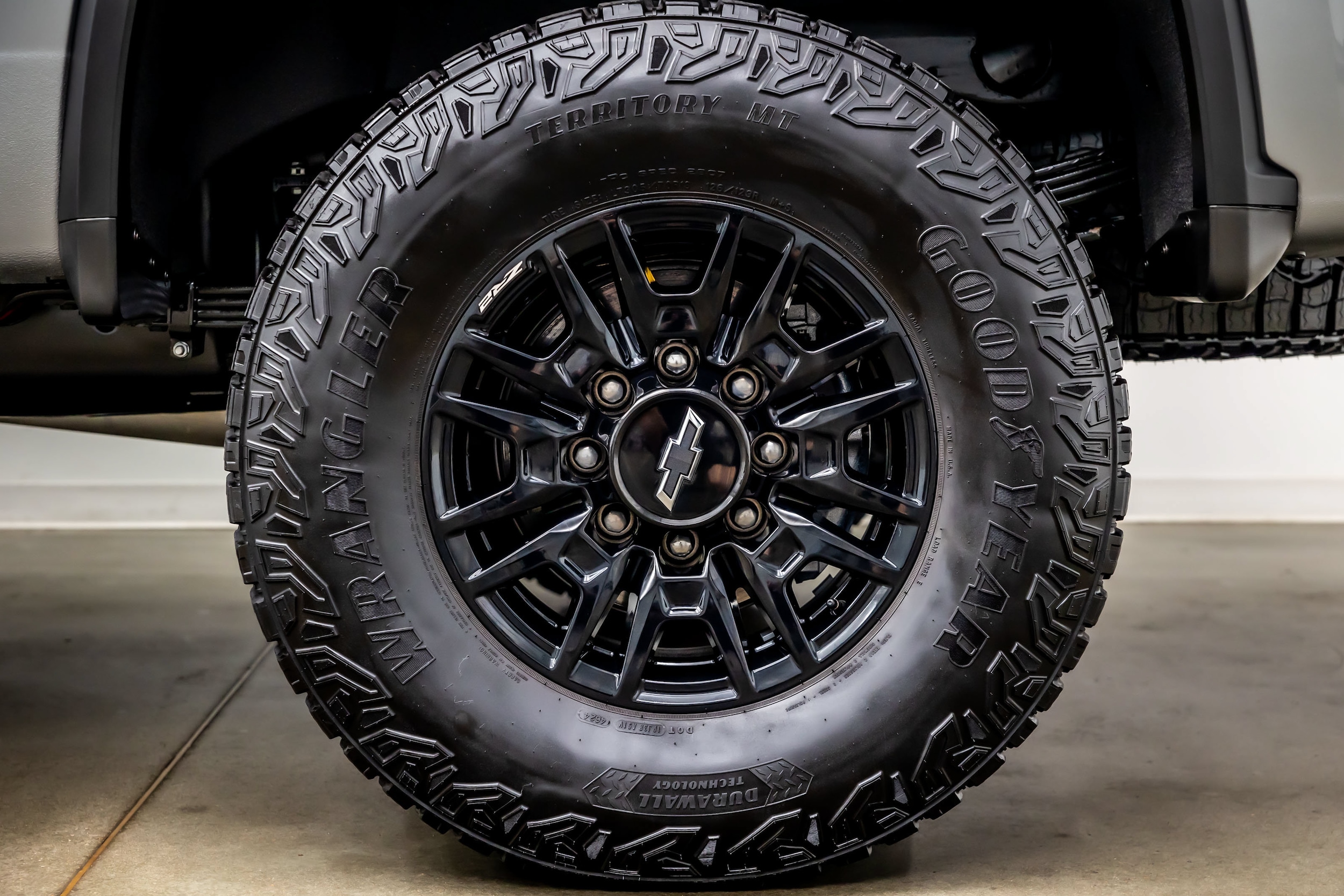 2025 Chevrolet Silverado 2500HD ZR2 - Photo 39