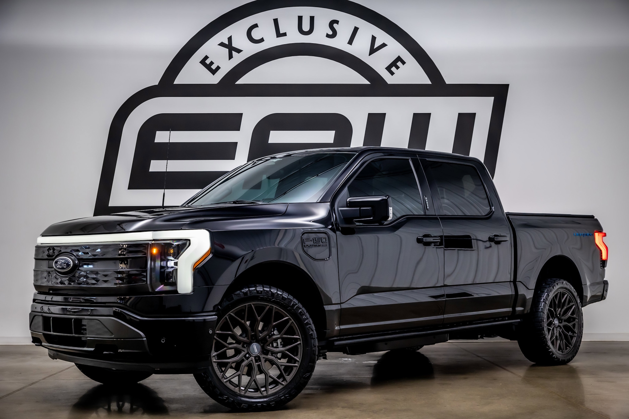 2023 Ford F-150 Platinum's photo
