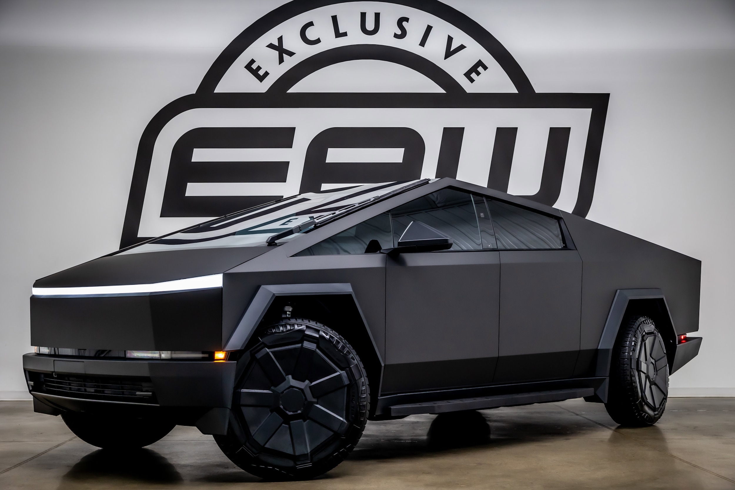 2024 Tesla Cybertruck Base's photo