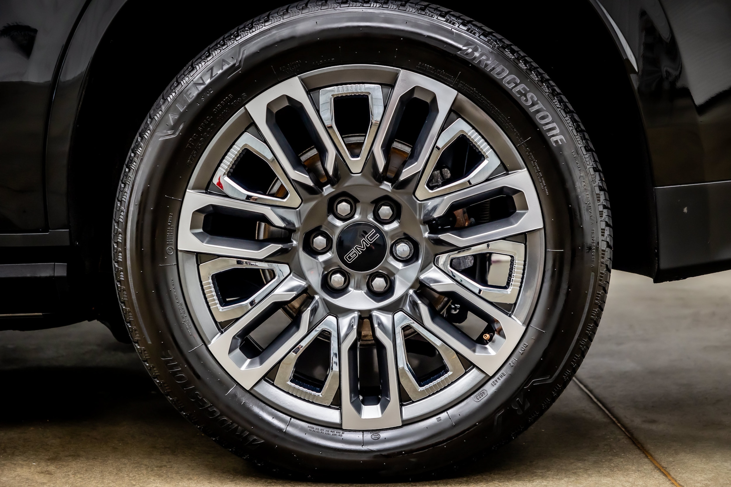 2024 GMC Yukon Denali Ultimate - Photo 37