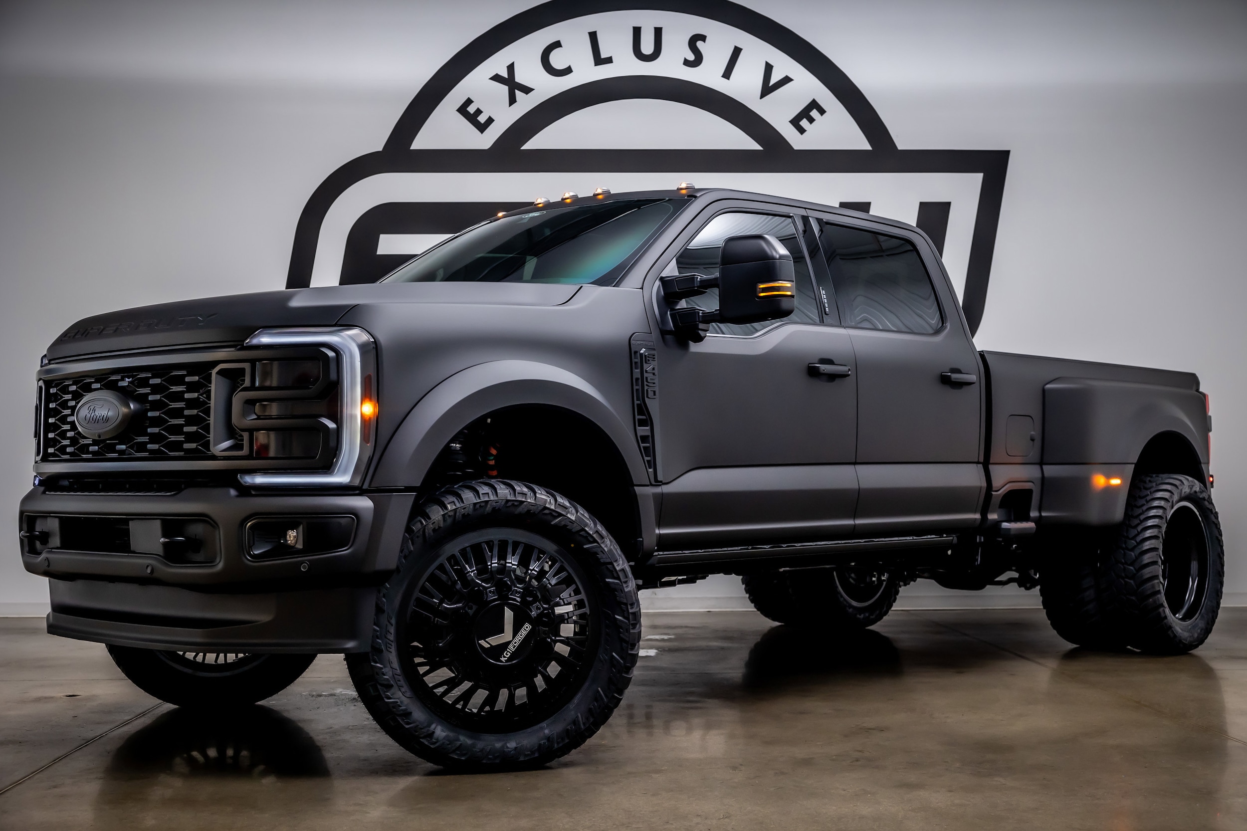 2026 Ford F-450 Super Duty Platinum's photo