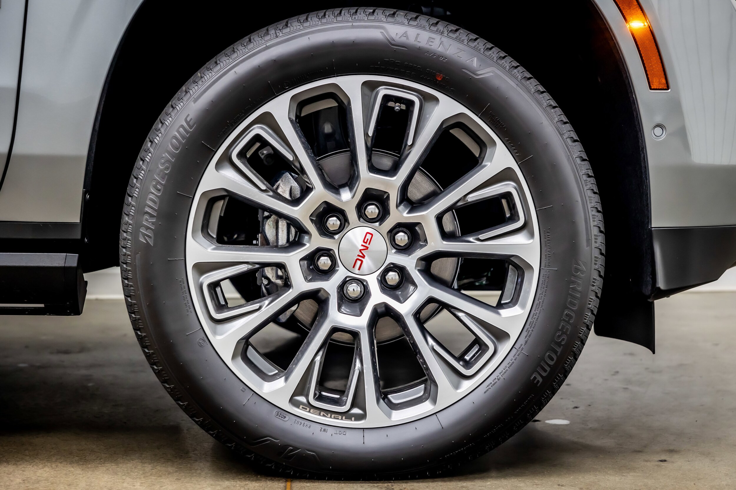 2026 GMC Yukon XL Denali - Photo 37