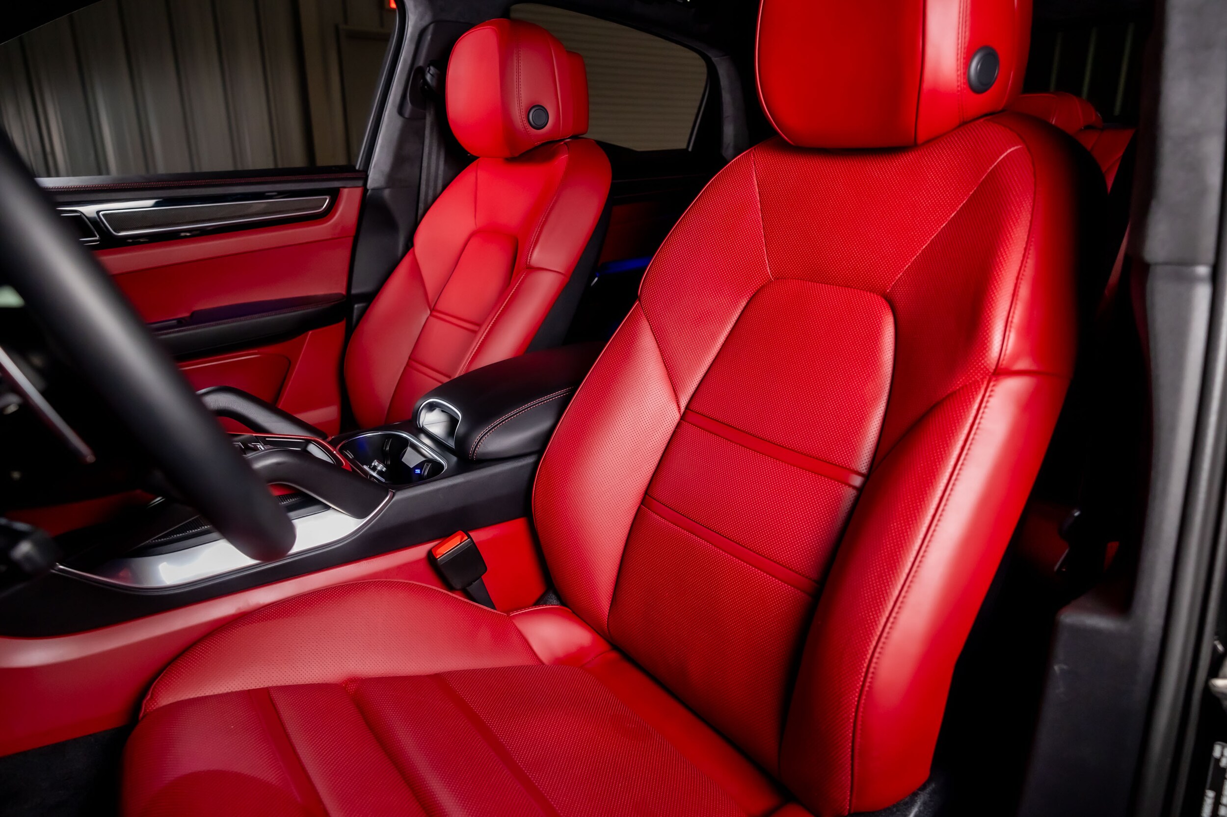 2023 Porsche Cayenne Turbo Coupe photo 4