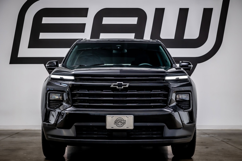 Used 2025 Chevrolet Traverse FWD LT SUV