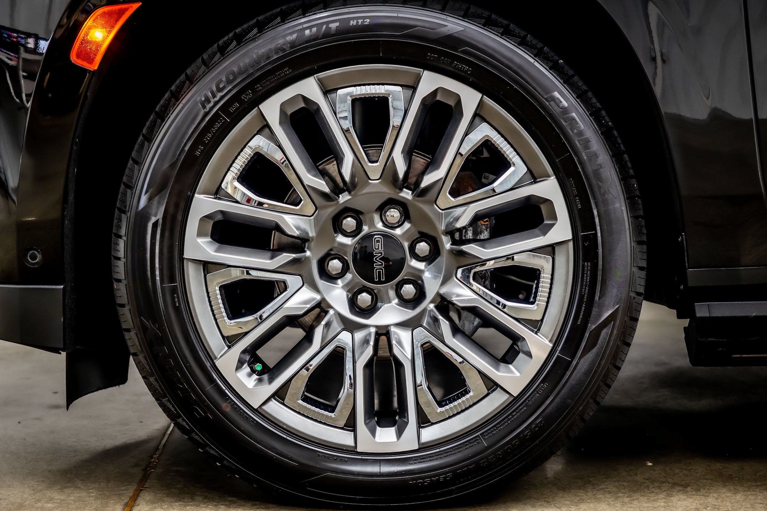 2024 GMC Yukon Denali Ultimate - Photo 36