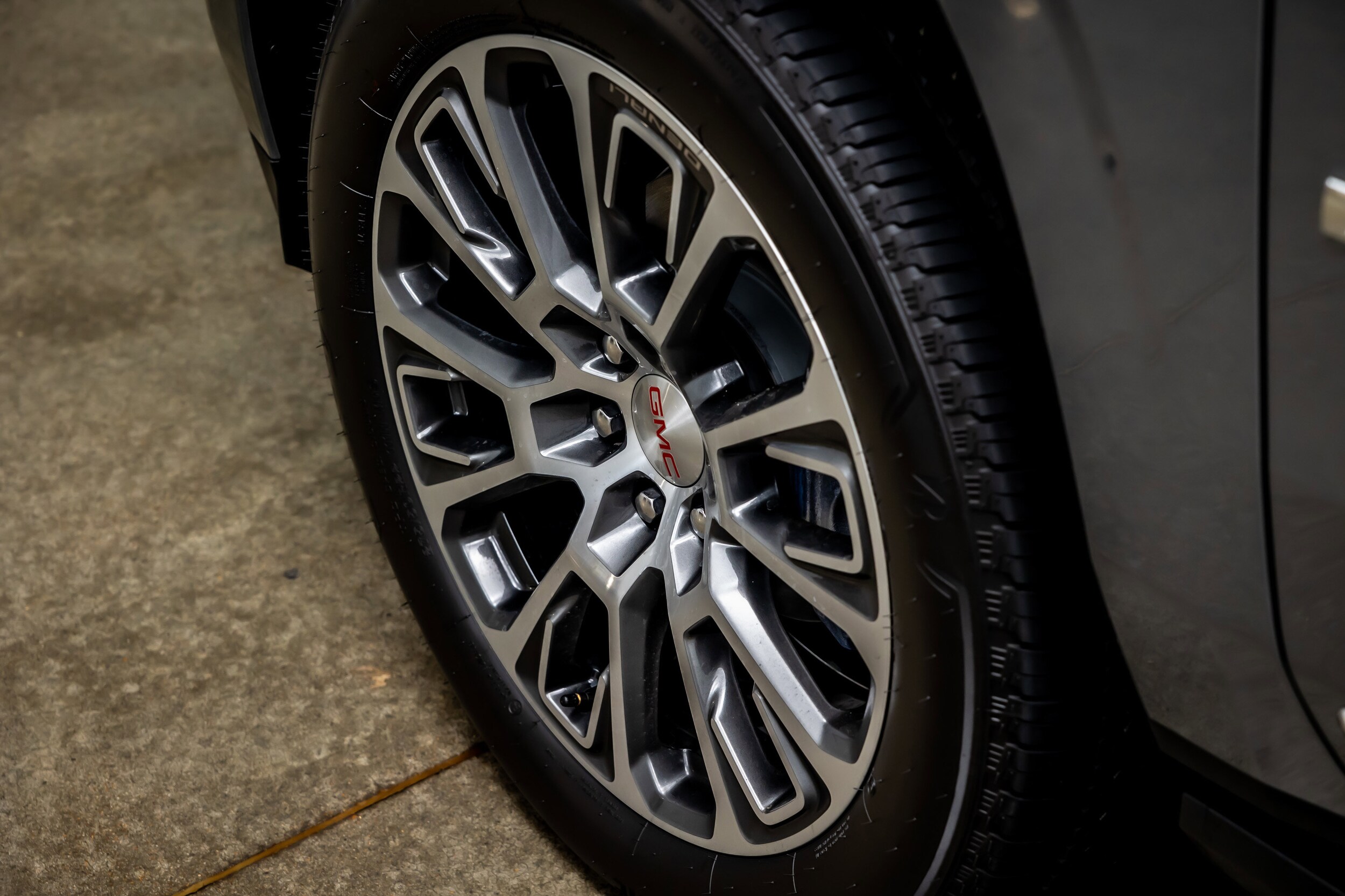 2026 GMC Yukon XL Denali - Photo 18