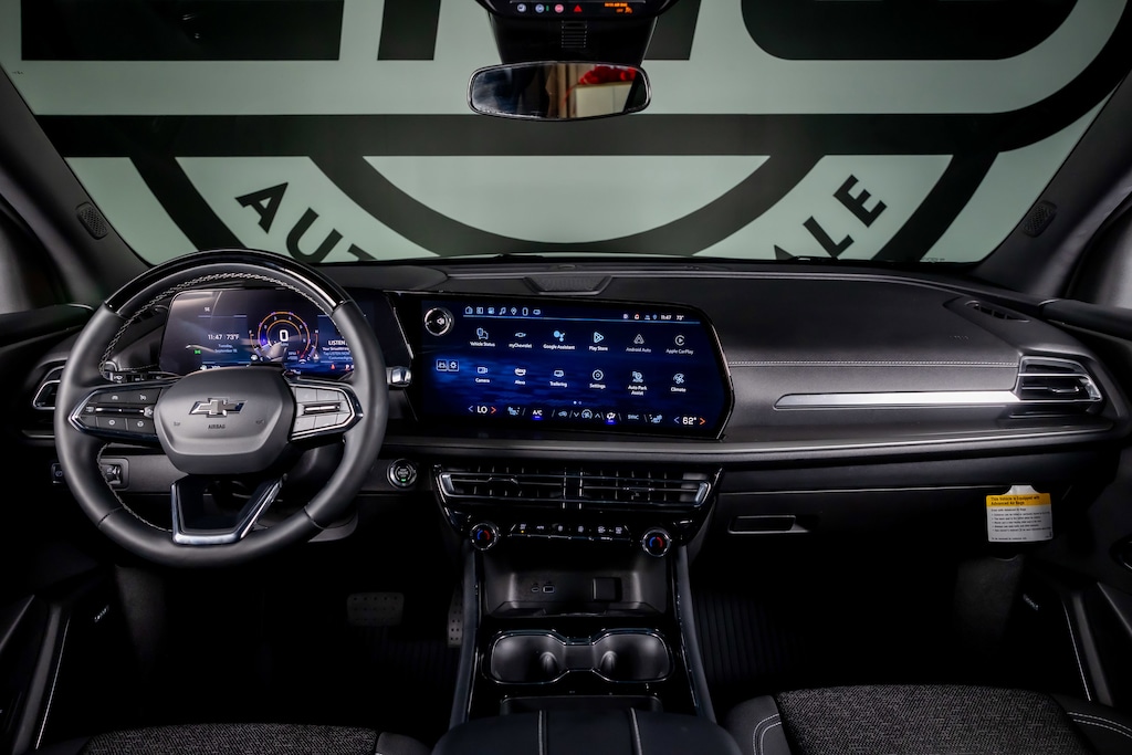 Used 2025 Chevrolet Traverse FWD LT SUV