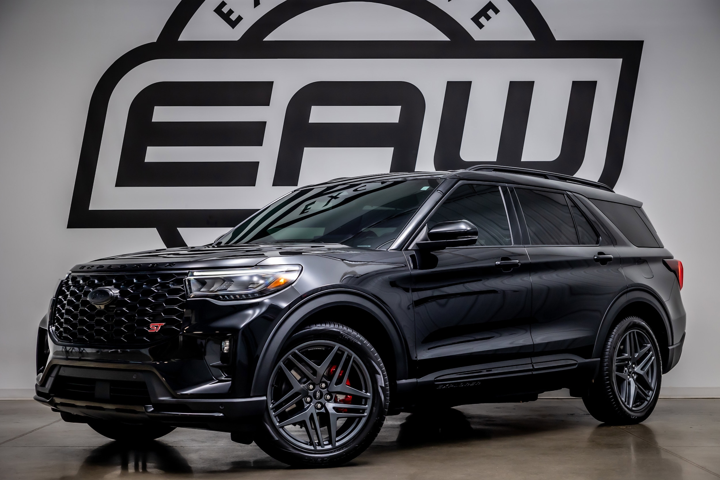 2025 Ford Explorer ST's photo