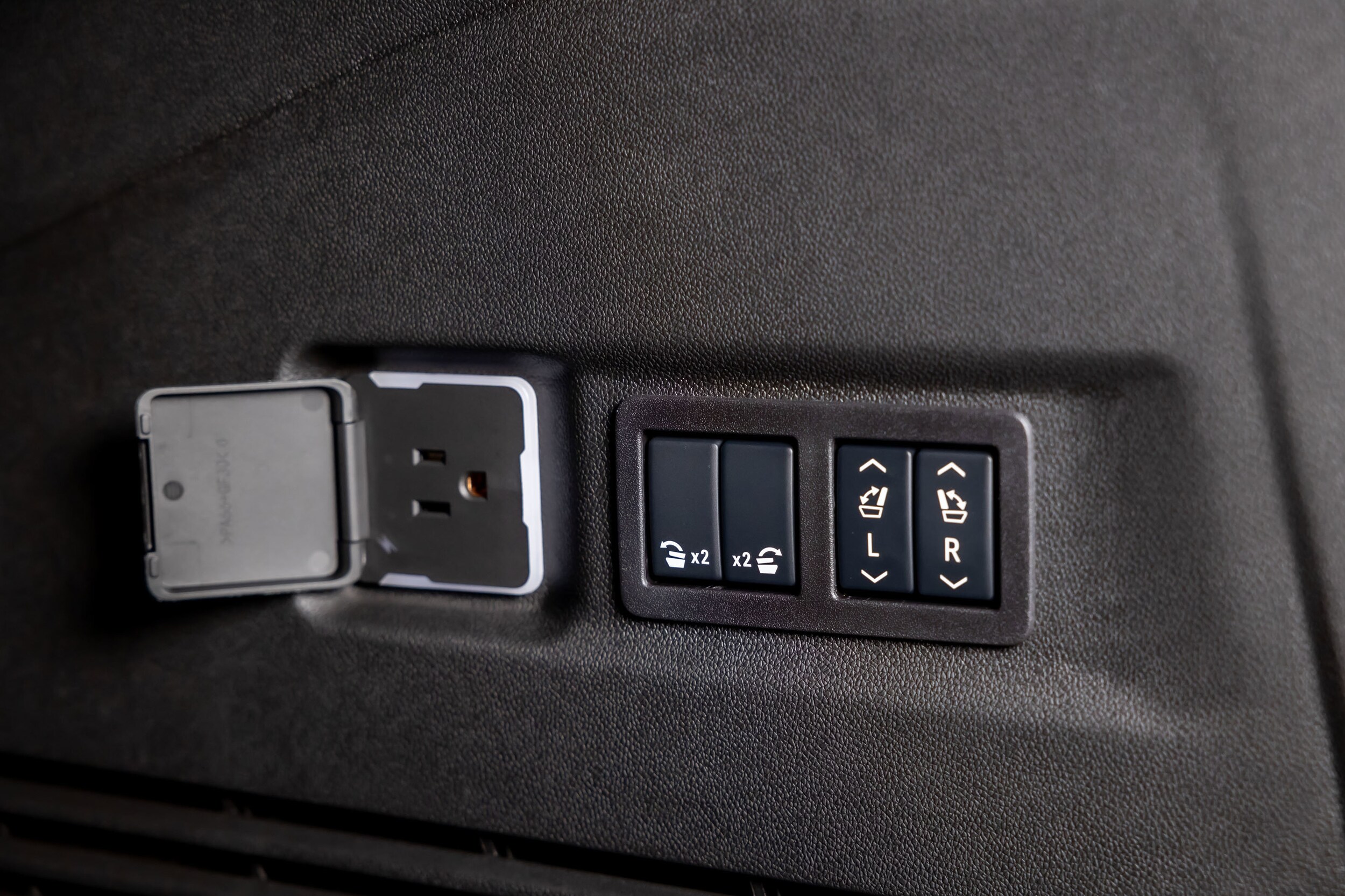2026 GMC Yukon XL Denali - Photo 42