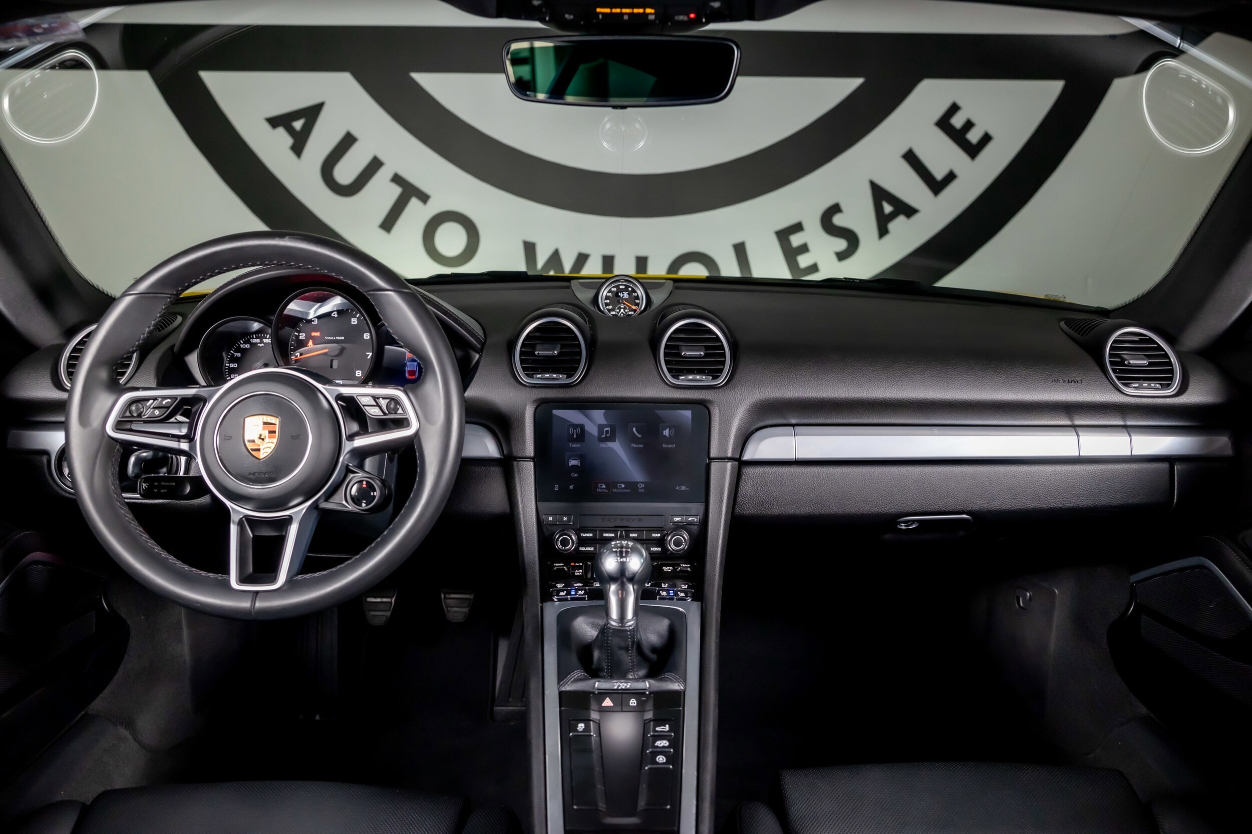 2024 Porsche Cayman photo 2
