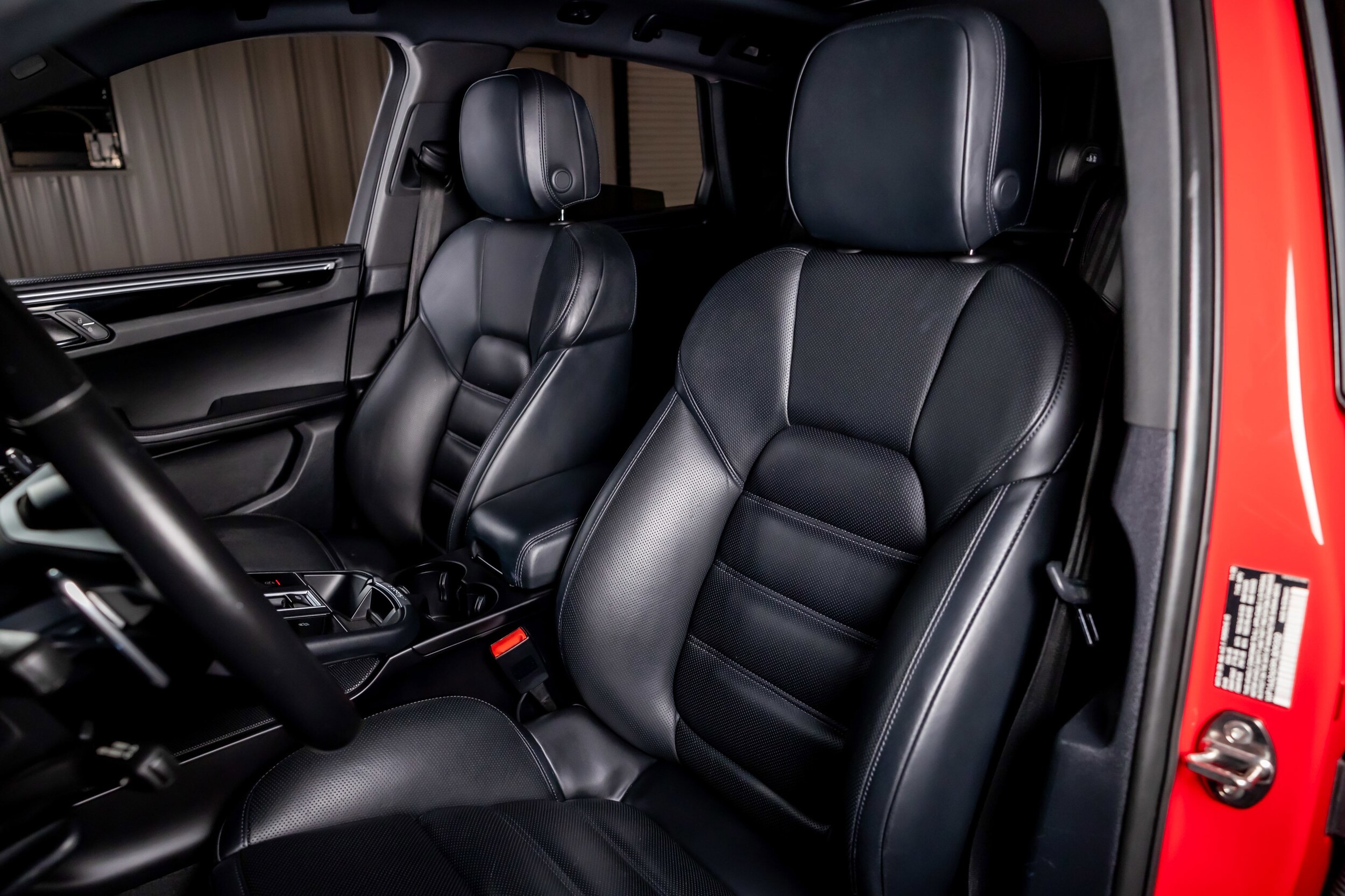 2023 Porsche Macan Base photo 4