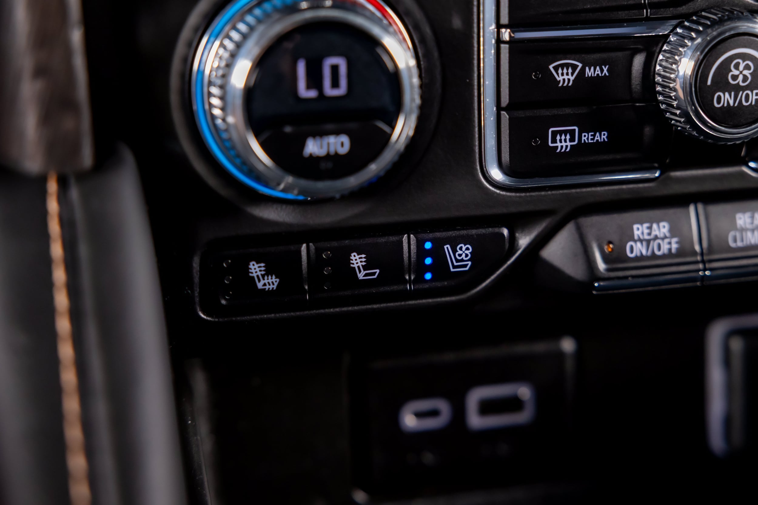 2023 GMC Yukon XL AT4 - Photo 14
