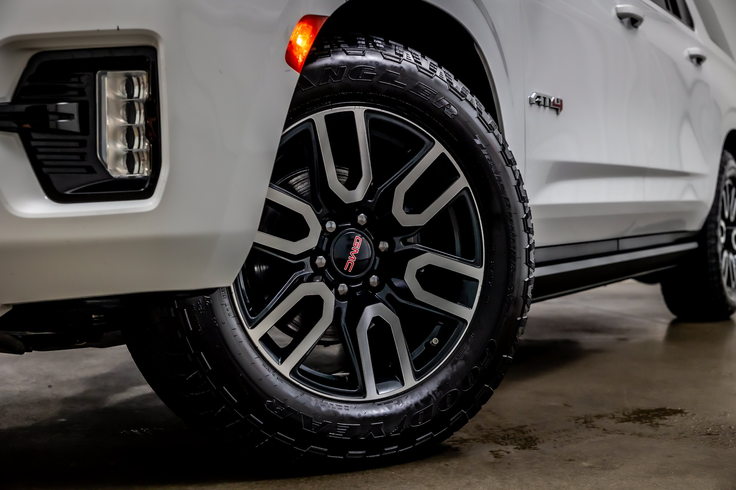 2023 GMC Yukon XL AT4 - Photo 26