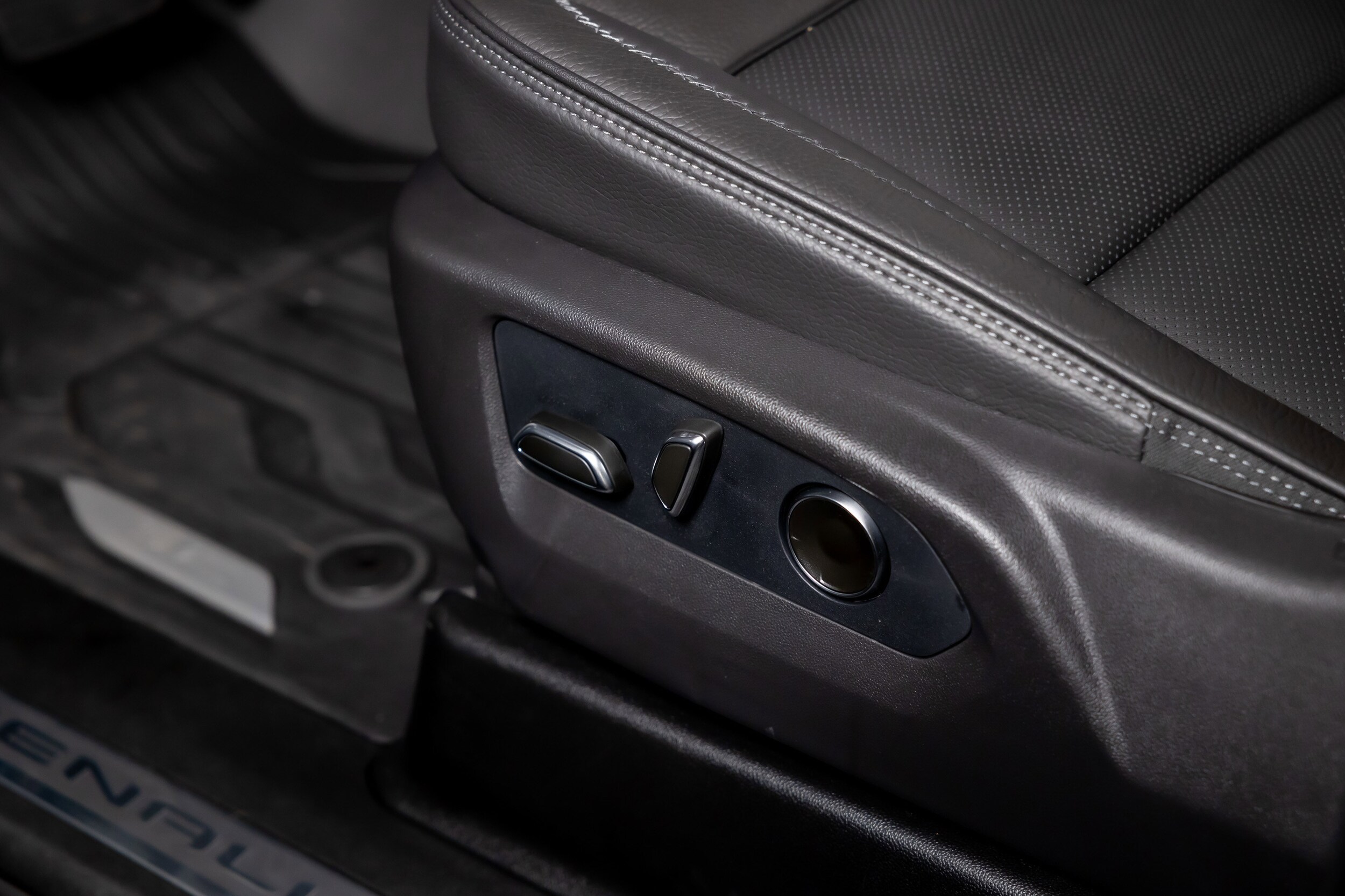 2026 GMC Yukon XL Denali - Photo 17